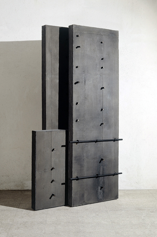 Archive of Giuseppe Uncini, Architetture n. 170, 2004
Cement and iron
252 × 140 × 42 cm